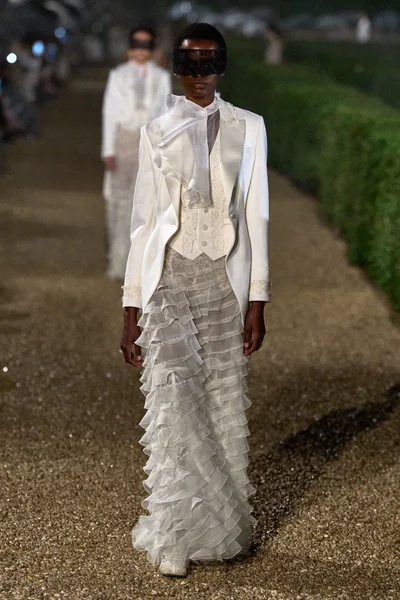 Look 18